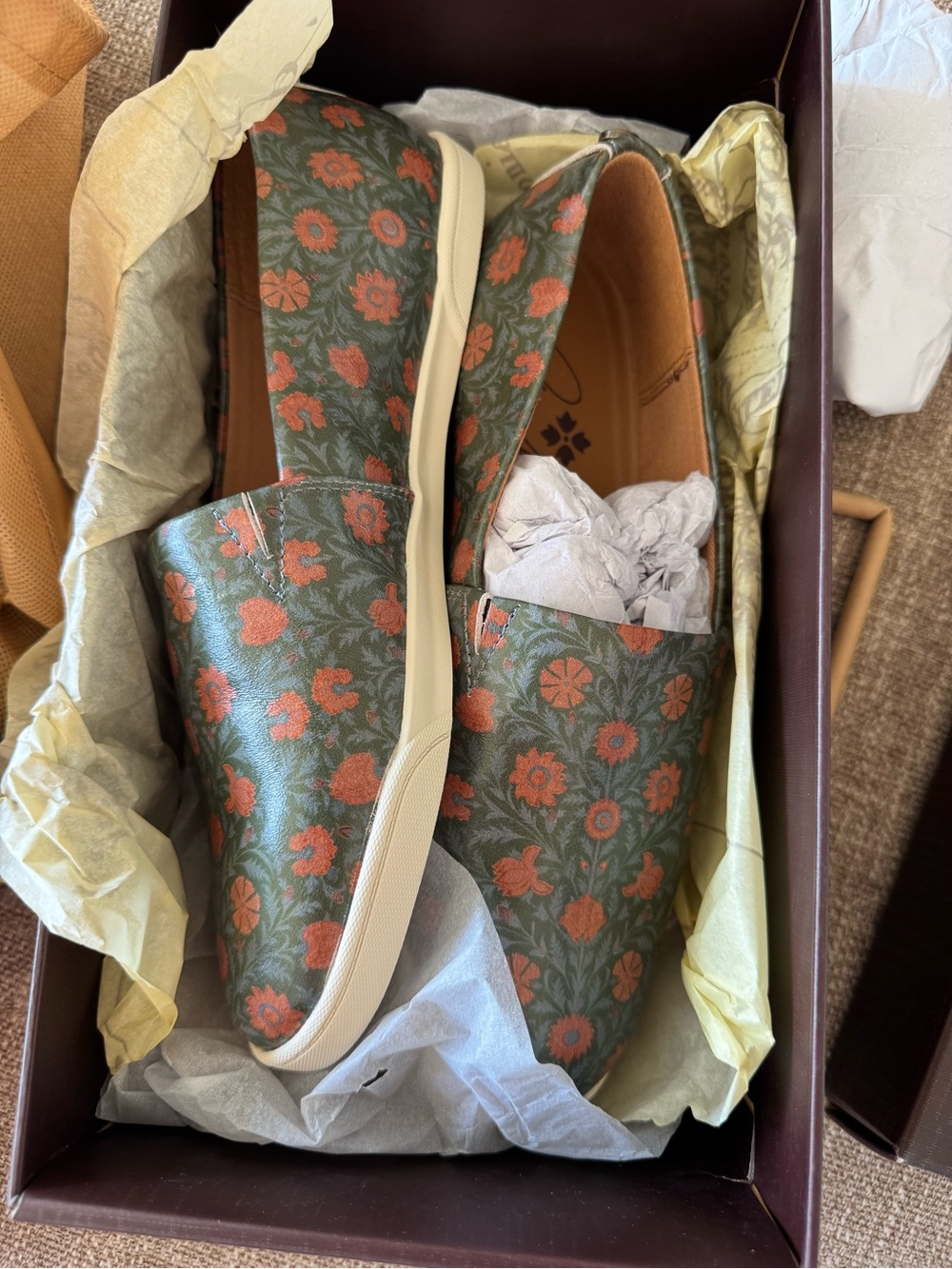 NWT: Patricia Nash Women's Green Floral Slip-On Casual Sneakers - NEVER WORN